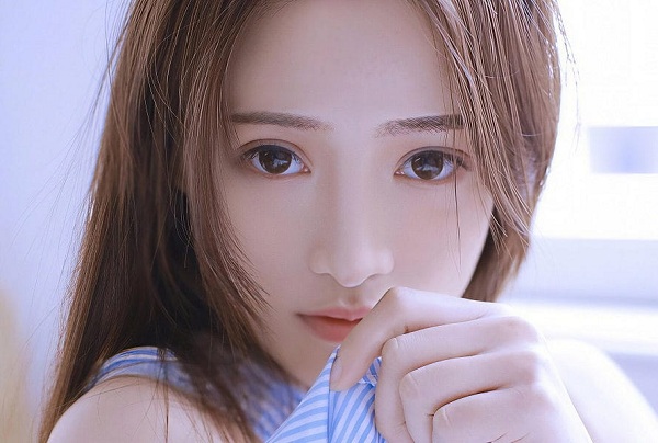 音乐才艺主播在直播间演唱